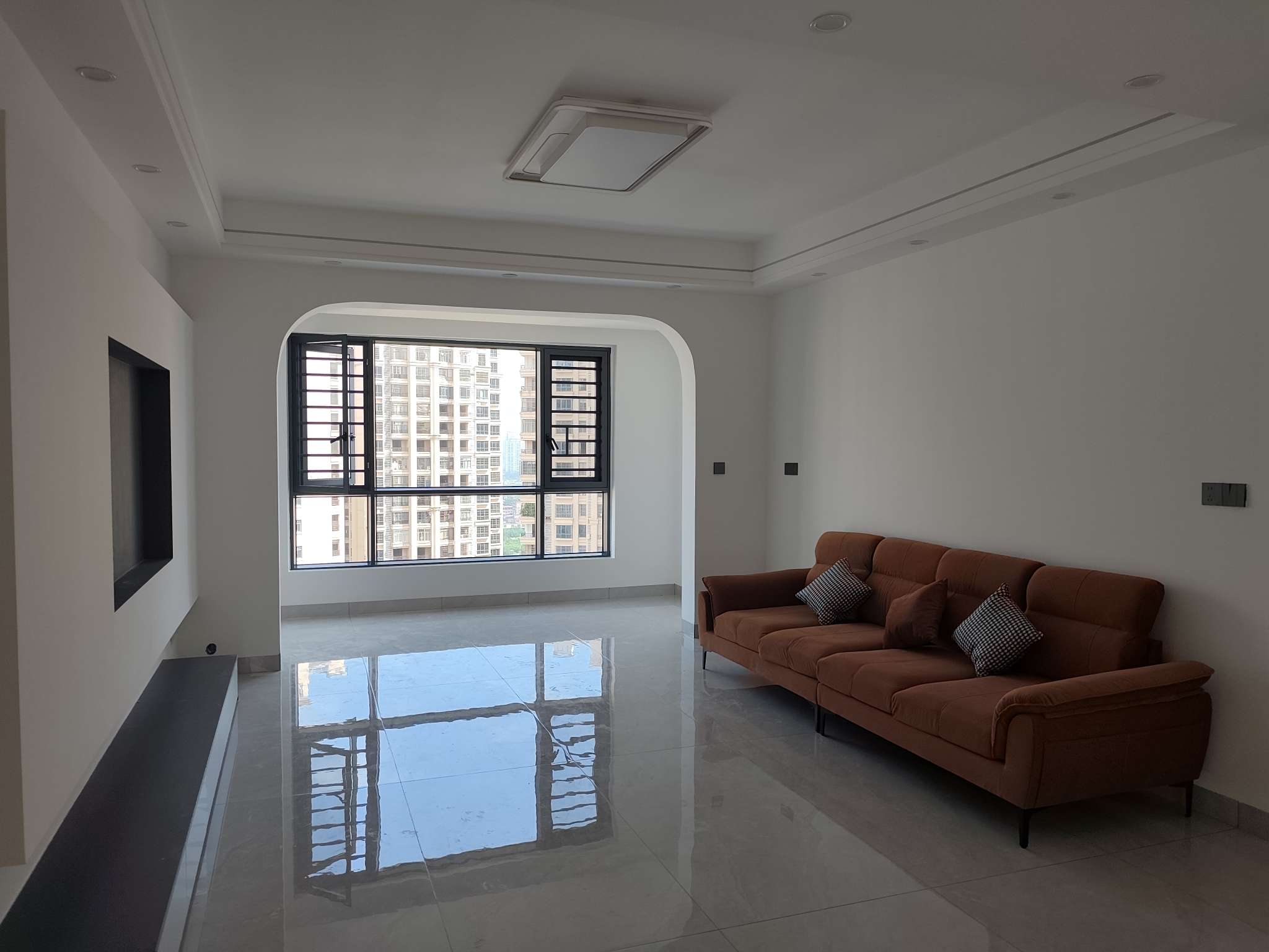 洋洋书香苑全新装修未入住4房总价57.8万