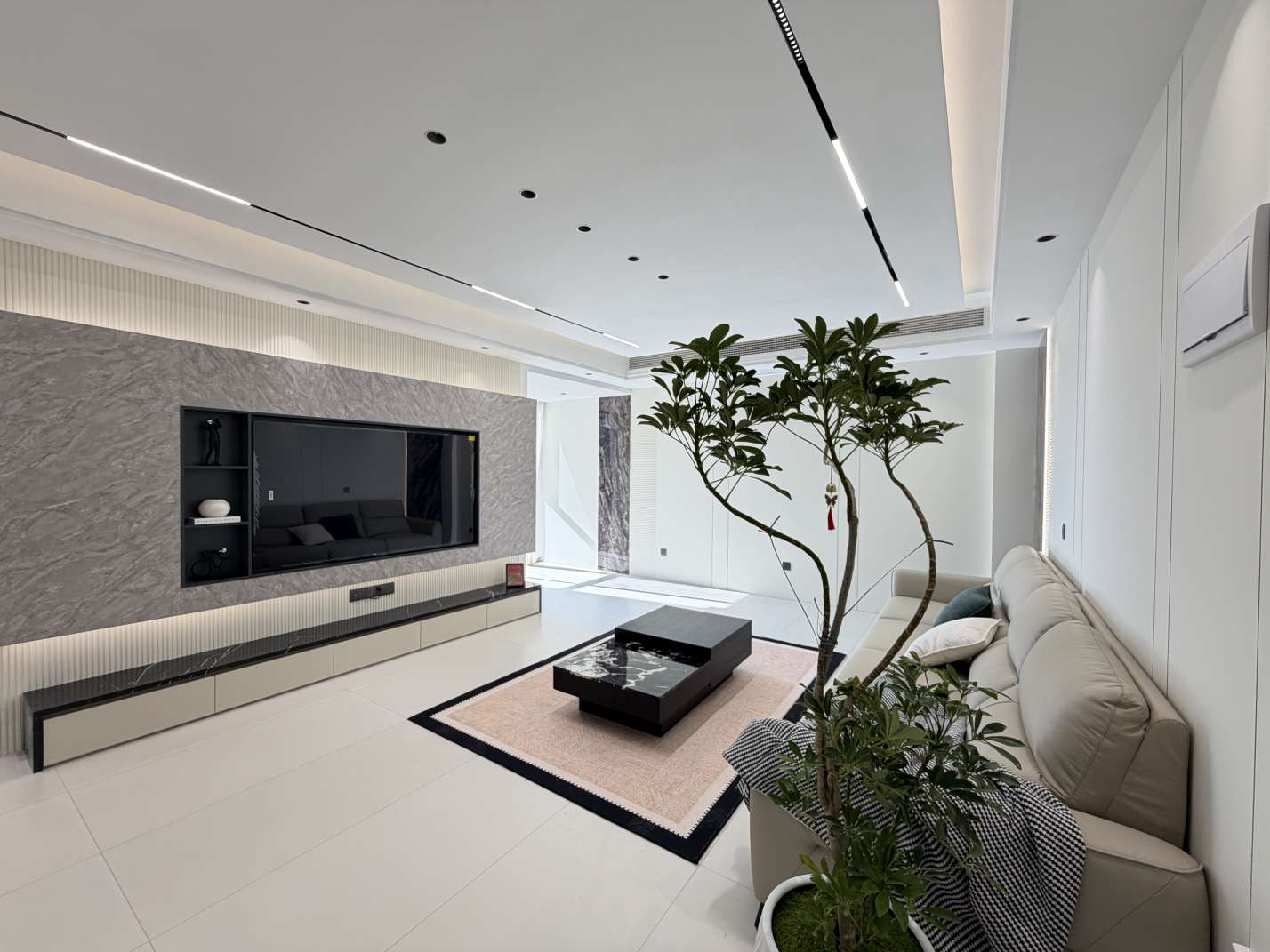 岔路口第七小学旁（南城一品）全新装121㎡三房两卫