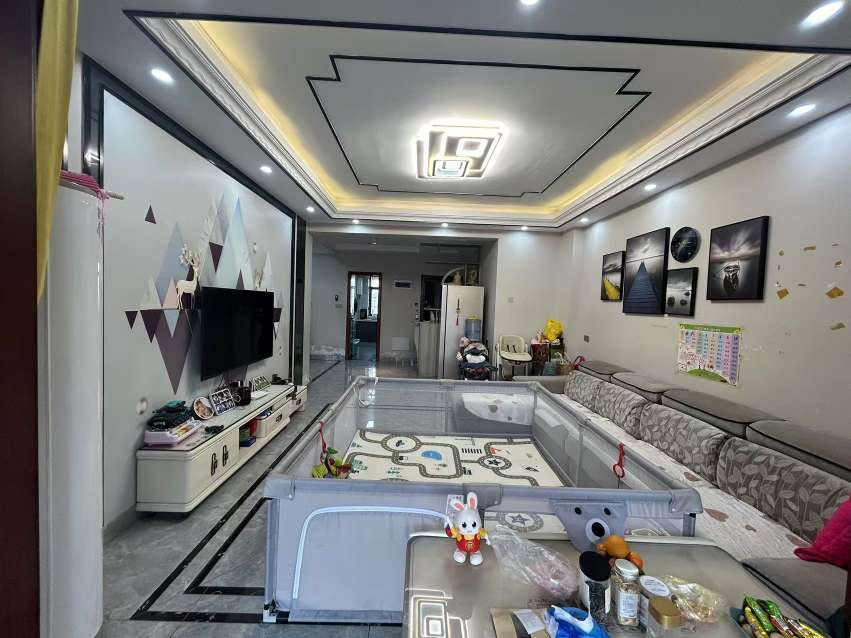 温泉岔路口电梯9成新大四房，惊爆价格43.8万