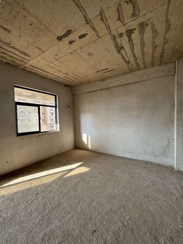 香城中小学对面，电梯6楼大四房纯边户