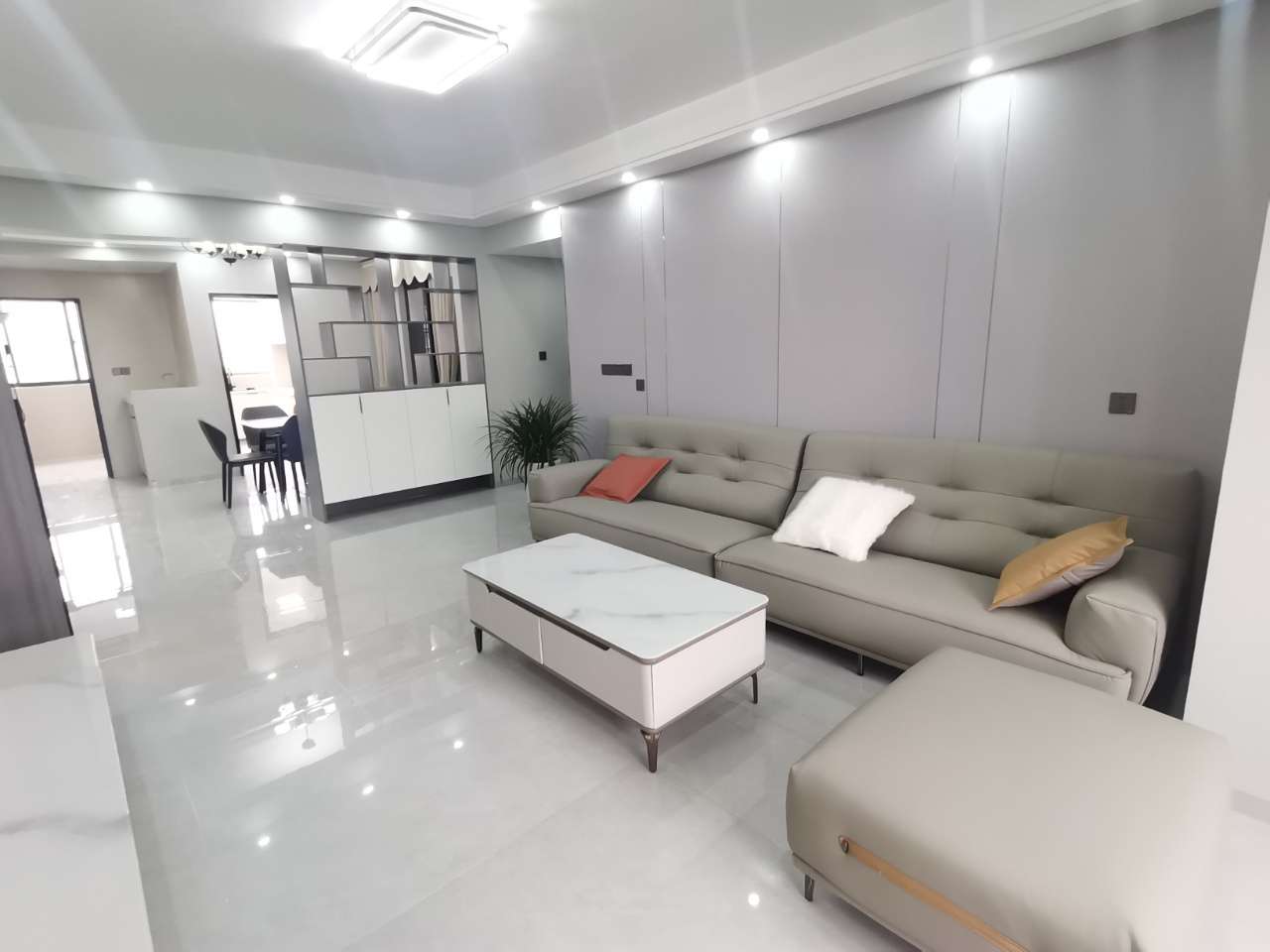 浮山中小学隔壁，125平全新装修43万